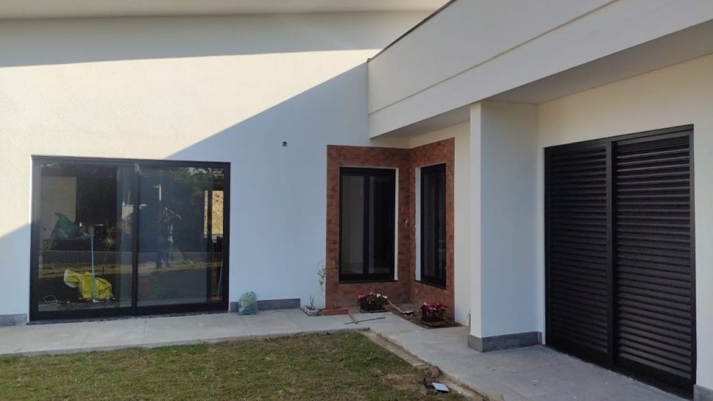 ESQUADRIA DE ALUMÍNIO