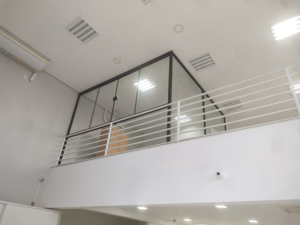 ESQUADRIA DE ALUMÍNIO