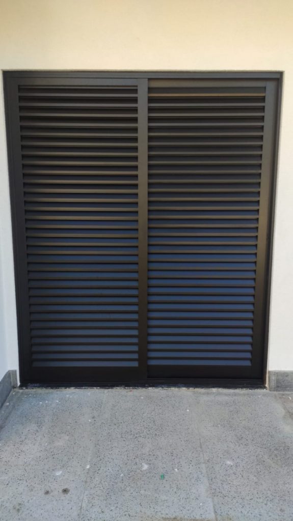 ESQUADRIA DE ALUMÍNIO