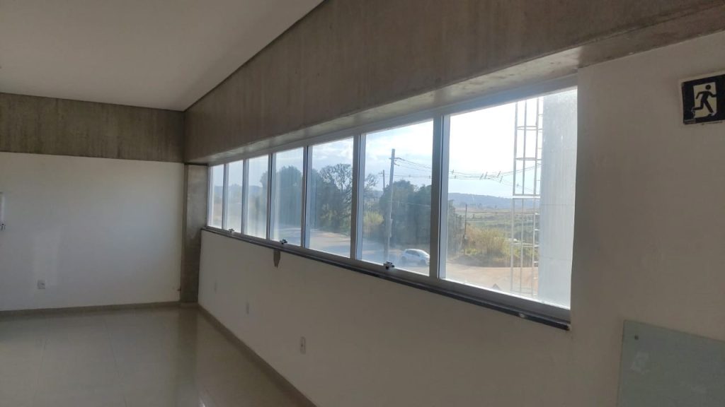 ESQUADRIA DE ALUMÍNIO